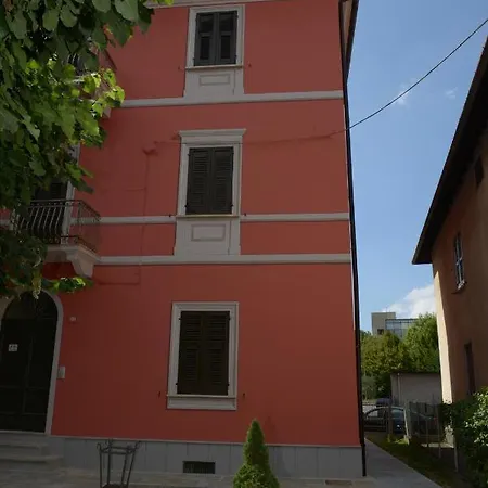 아파트 Rivaro Palace 노비리구레